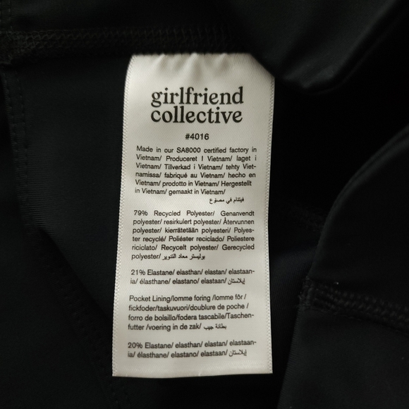 Girlfriend Collective Compressive High-Rise Leggings in Black - Picture 4 of 7